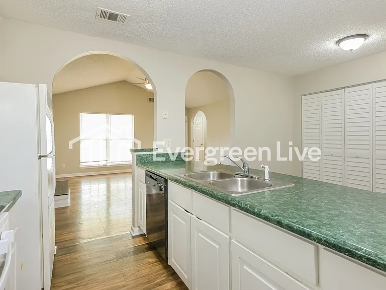 6380 Ariaal Dr — Photo 5