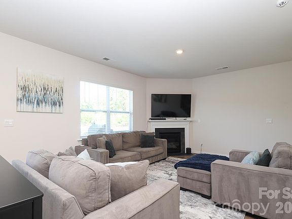 2nd image of 147 Atwater Landing Dr
