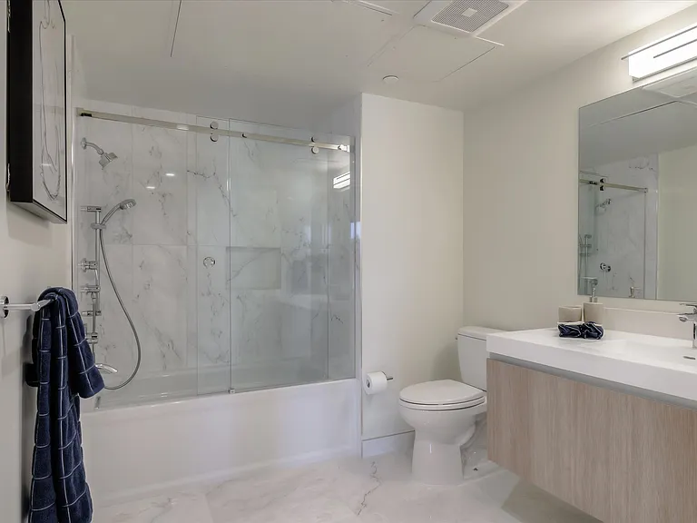 2224 Clement St — Photo 18