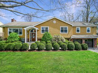 15 N Lake Cir, White Plains, NY