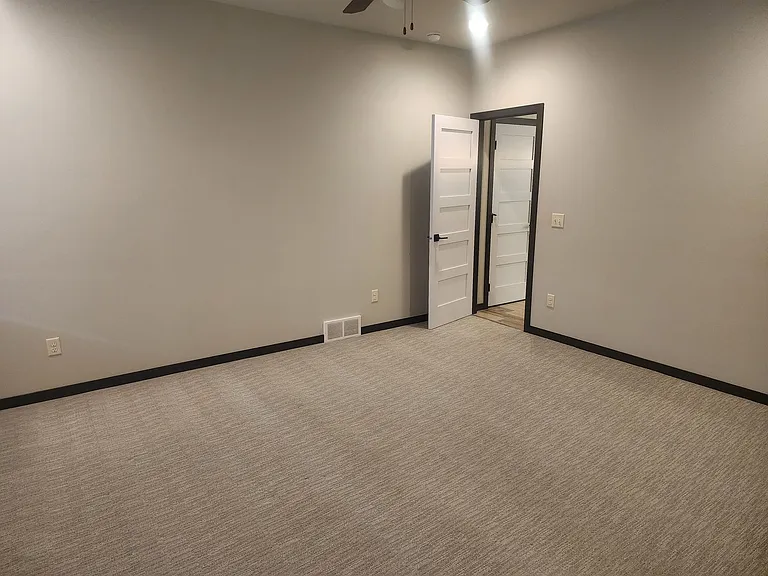 4513 S Dubuque Ave — Photo 12