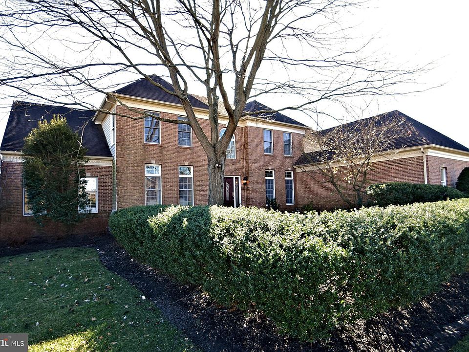 1st image of 2056 Silverwood Dr