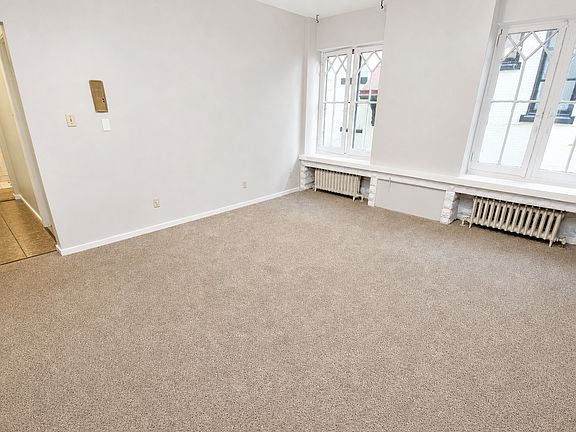 Carpeted 1-Bedroom (Unit 13)