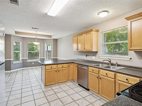 5th image of 2363 McDonald St