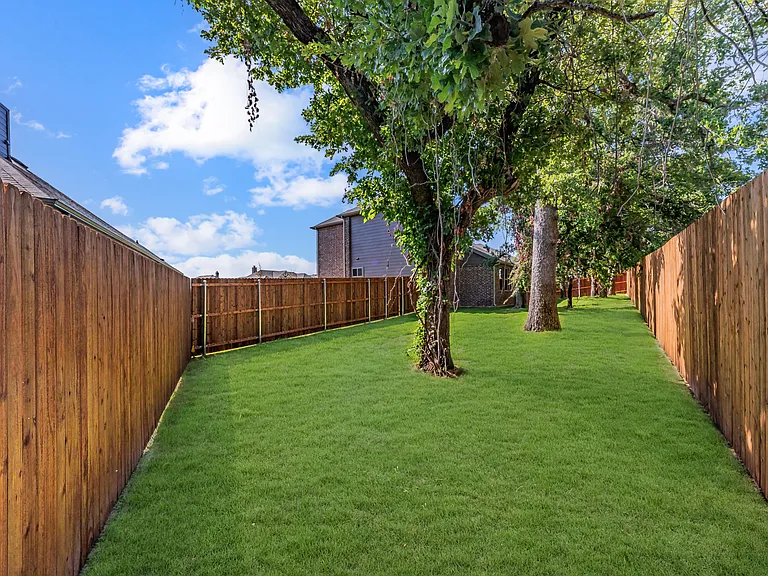 241 Gardenia Dr — Photo 50