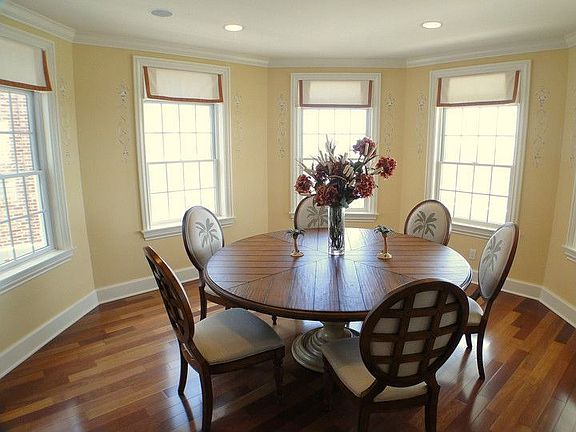 2nd image of 2131 Wesley Ave