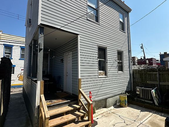 2nd image of 304 York Way