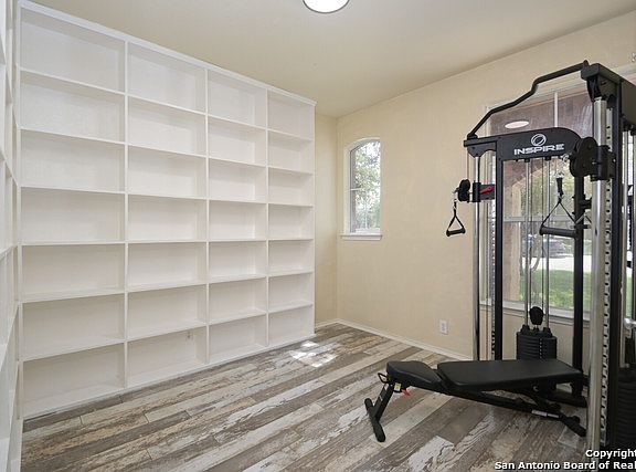 4th image of 1026 CAPRESE LN