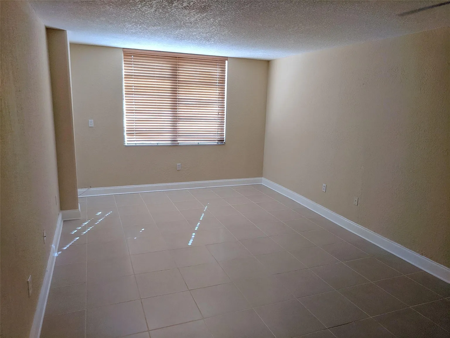 1 bed, 1.5 bath, 820 sqft, $1,650 — Photo 3