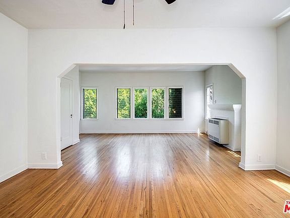 5th image of 1155 S Hayworth Ave