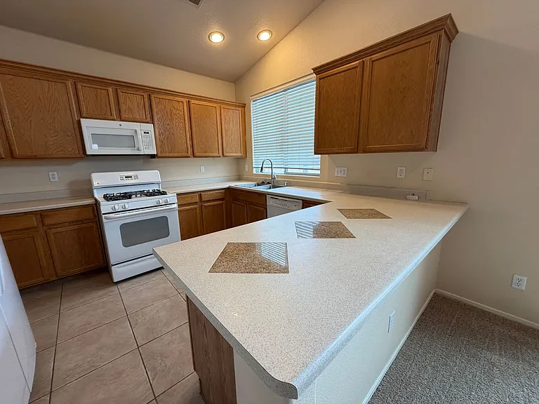 6420 Casamar St — Photo 10