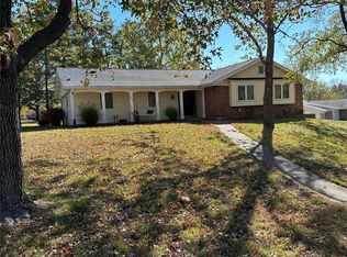 638 Woodhill Estates Dr, Ballwin, MO 63021