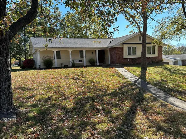 638 Woodhill Estates Dr, Ballwin, MO 63021