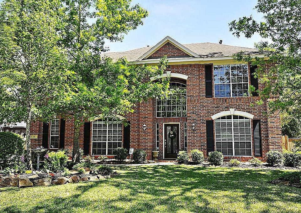 Welcome to 10 Ivory Moon Place! This stunning 5 bedroom home features 4 baths, a 3 car garage and a 