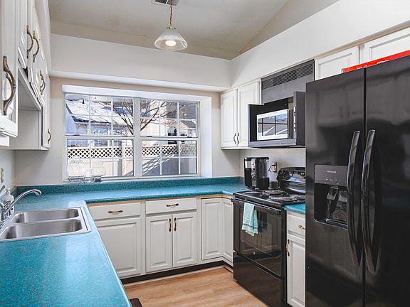 4th image of 3004 Waco Rd