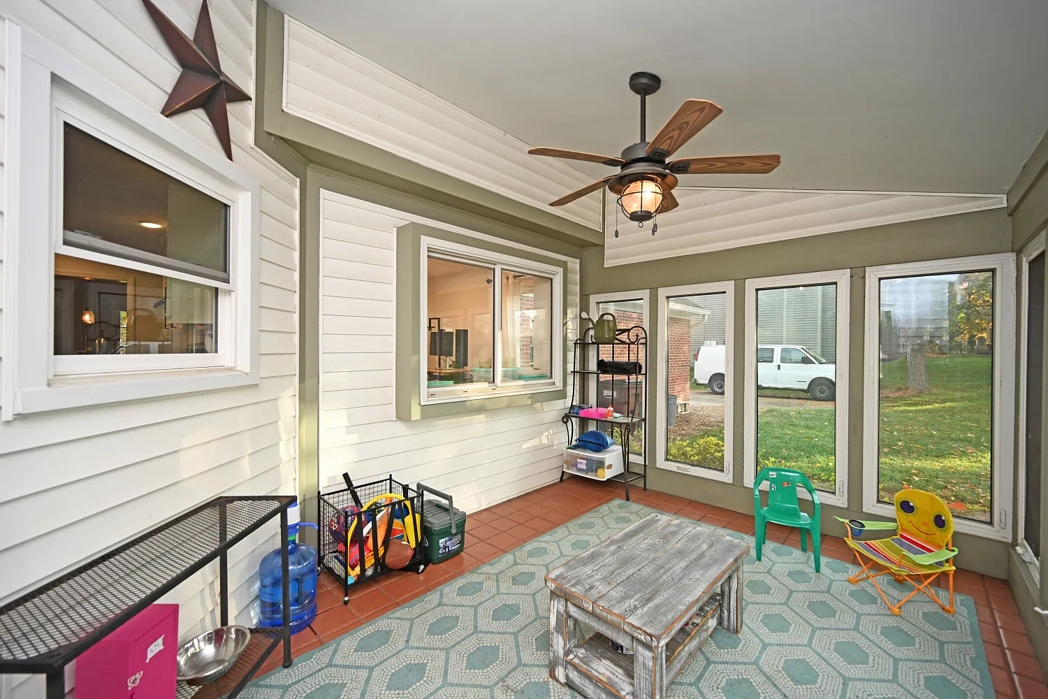 4 bed, 3.5 bath, 4059 sqft, $4,000 — Photo 4