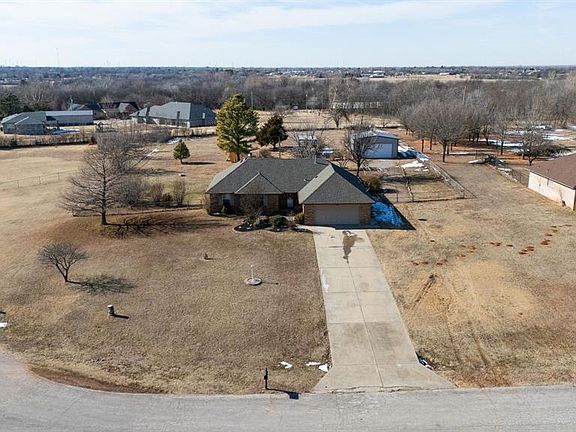 4th image of 307 Willow Creek Dr