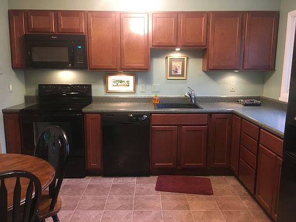 4th image of 7252 Marlton Ln