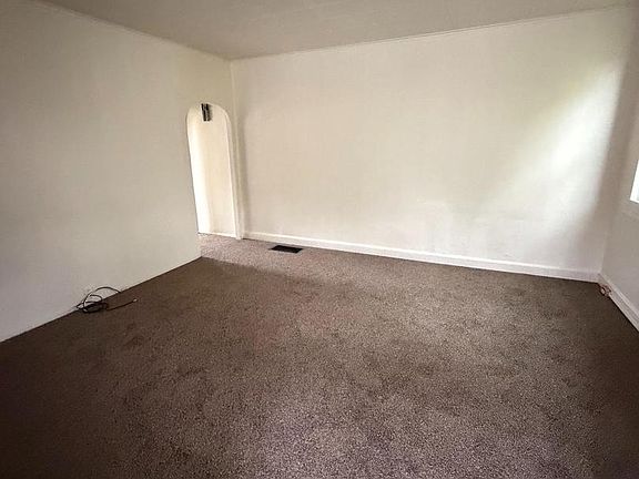 3rd image of 24 Franklin St