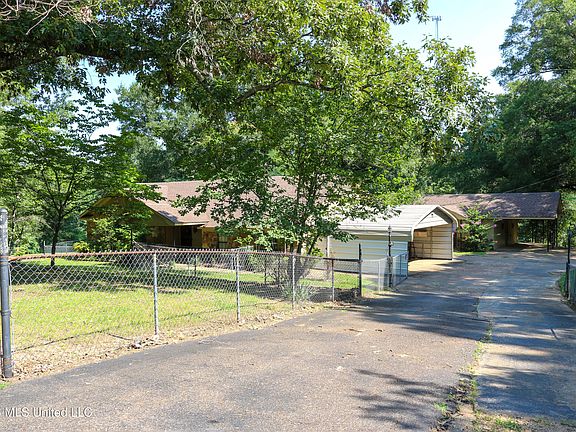 3rd image of 141 Oakdale Rd