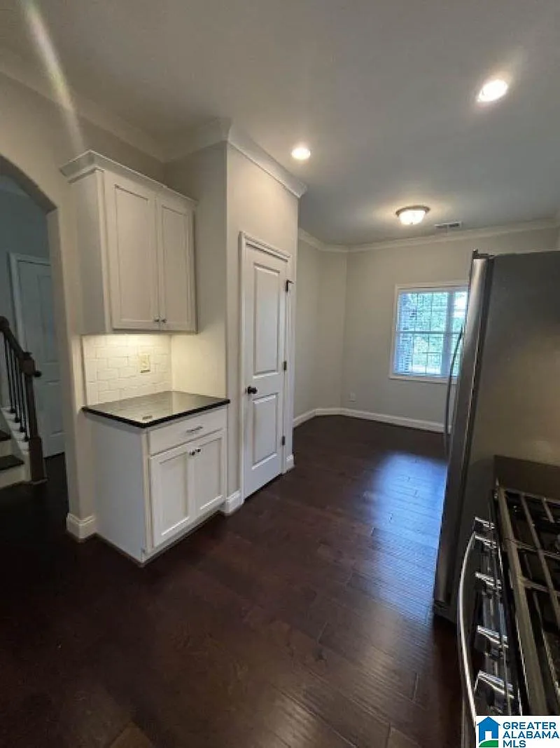 3 bed, 2.5 bath, 1674 sqft, $2,665 — Photo 3