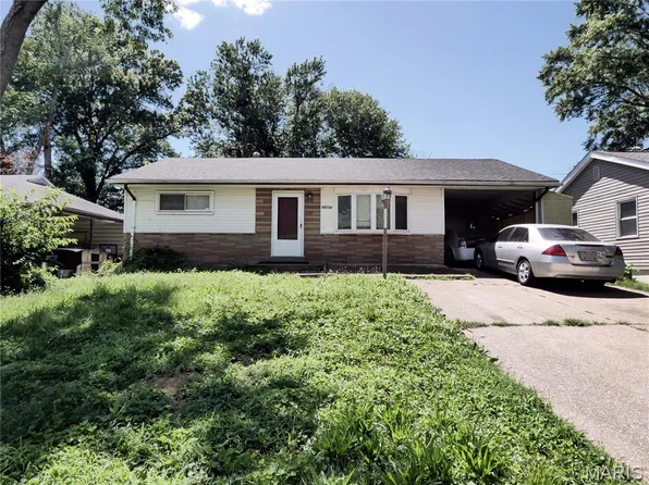 10113 Crown Point Dr, Saint Louis, MO 63136
