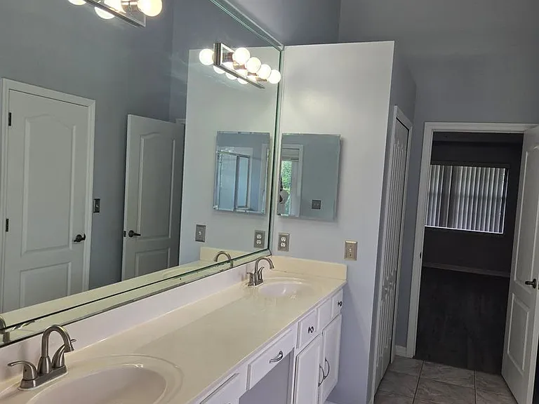 292 Carmel Dr — Photo 9