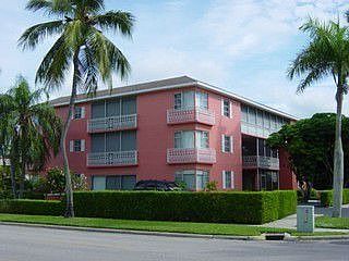 In the Heart of Prestigious Olde Naples