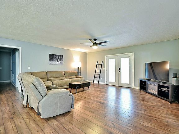5th image of 560 Lee Road 246