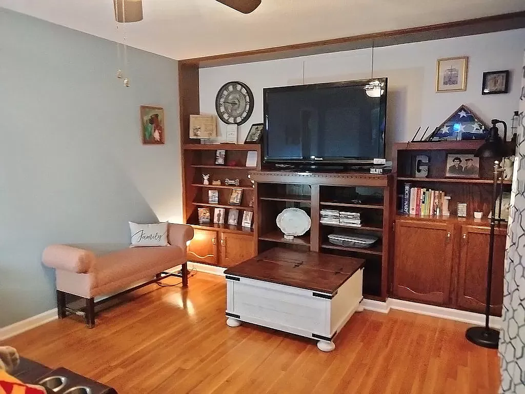 2 bed, 1016 sqft, $1,700 — Photo 2