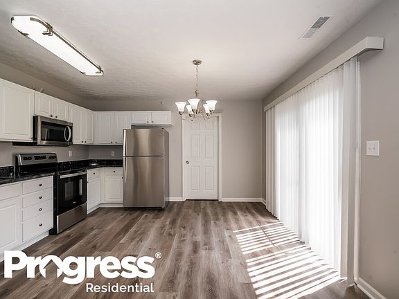 5th image of 484 Van Buren St