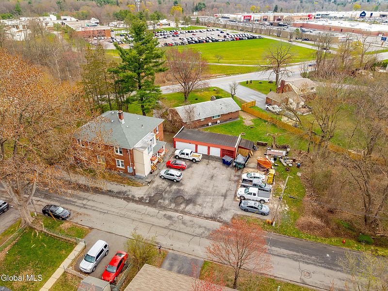 5th image of 3290 Balltown Road