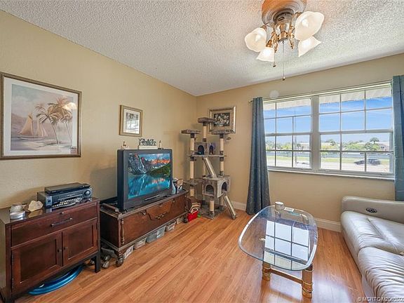 4th image of 1518 SE Royal Green Cir #203