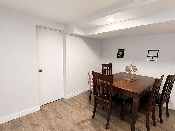 5th image of 14 Jasper Ct #B