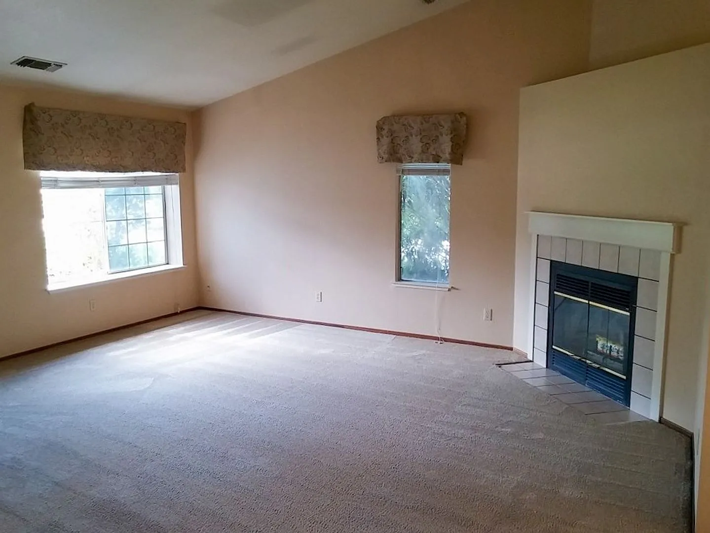 3 Bedroom Home in Hilltop Area — Photo 4