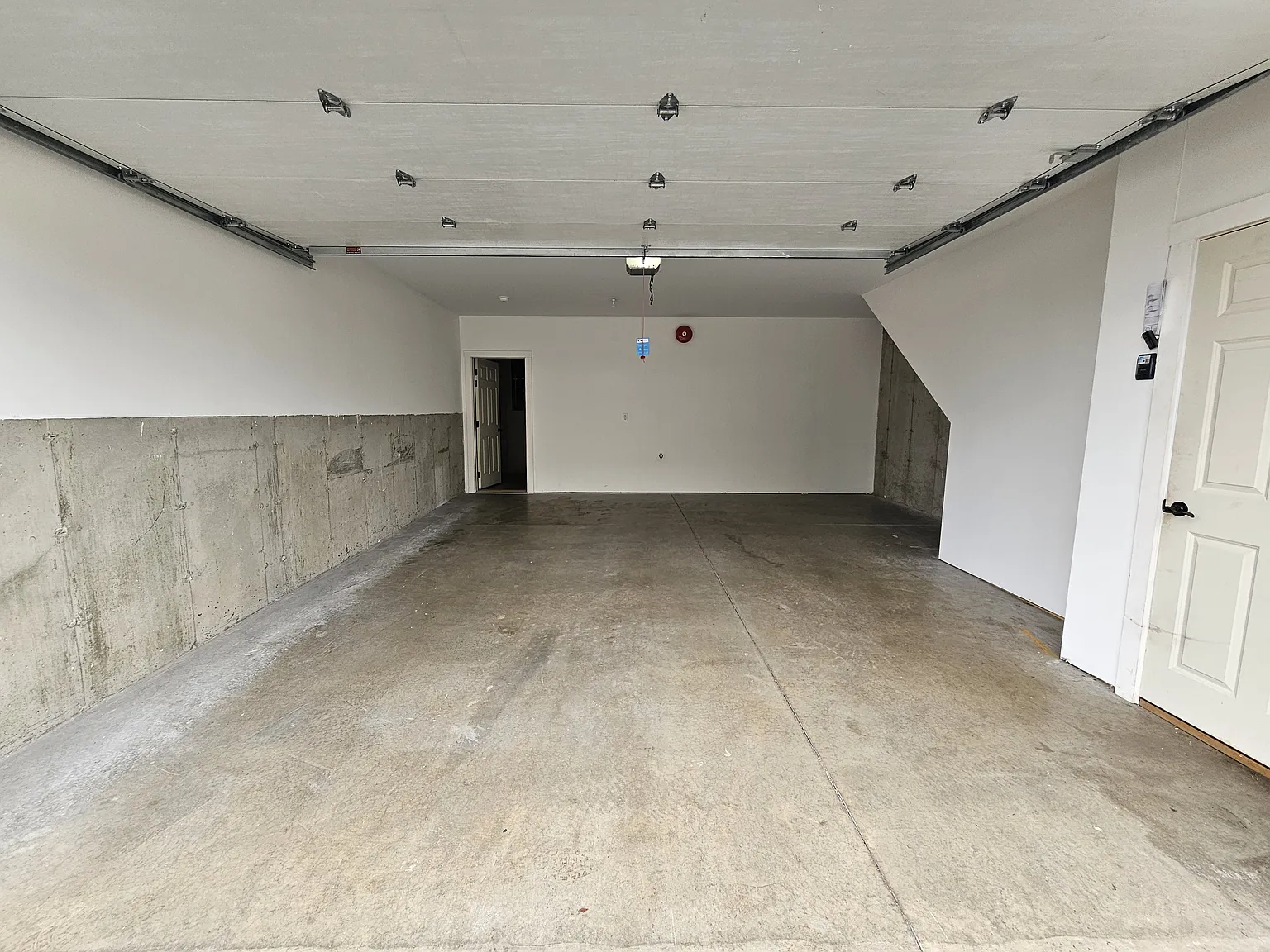 3 bed, 1.5 bath, 2100 sqft, $2,700 — Photo 3