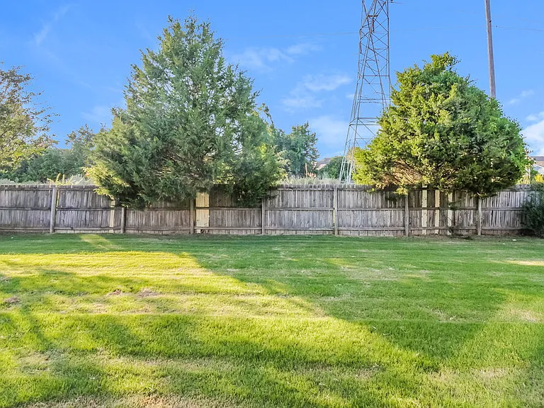 1125 Red Fern Cir W — Photo 17