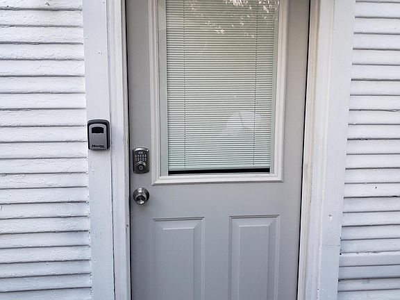 3rd image of 602 Elm Ave SW #B