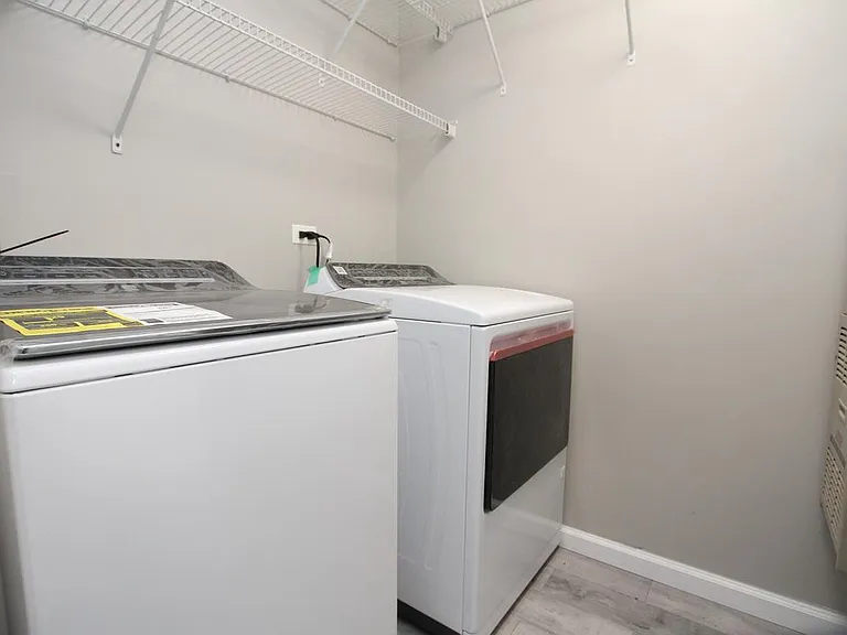 353 Springbrook Trl S — Photo 17