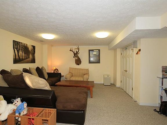 3rd image of 732 Elm Ave