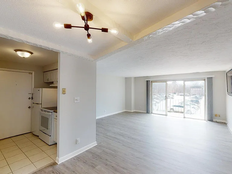 502 Oak St #7 — Photo 3