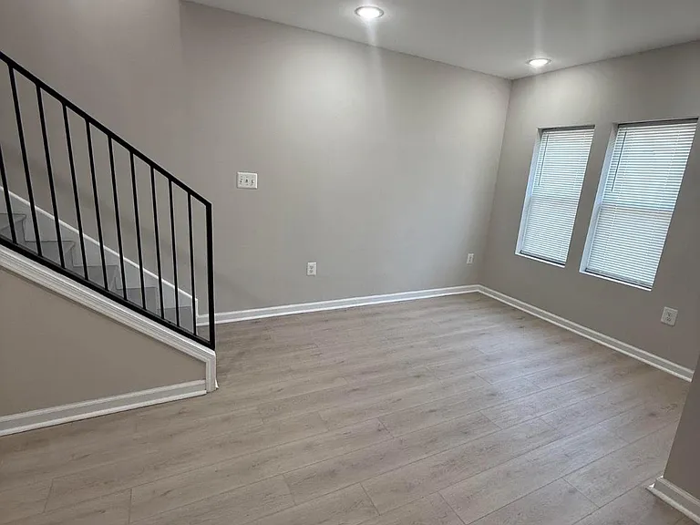 1604 N Washington St — Photo 2