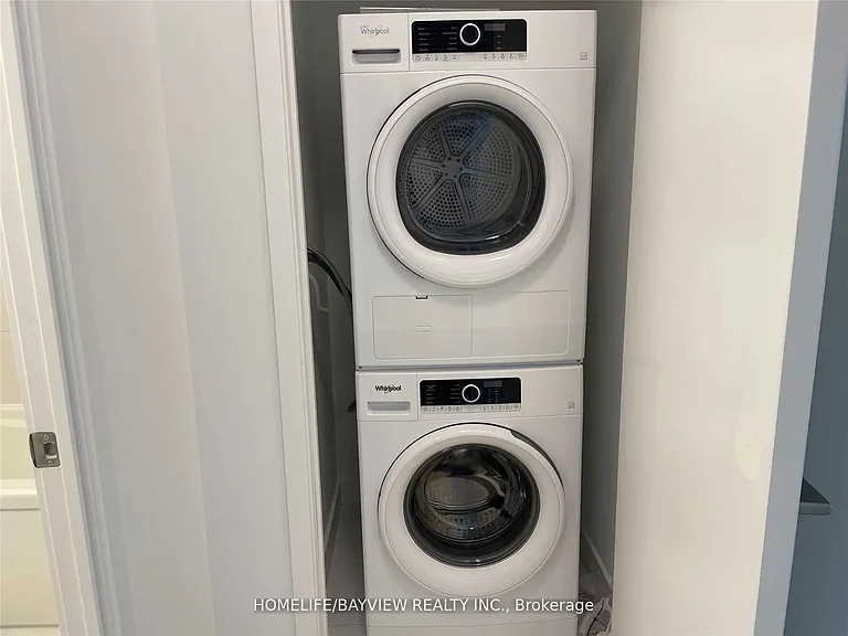 681 Yonge St #514 — Photo 8