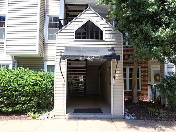 3rd image of 3308 Wyndham Cres #220