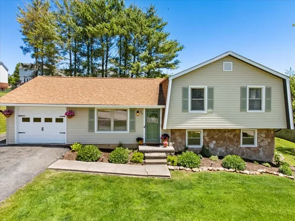 80 Henley Dr, Christiansburg, VA 24073