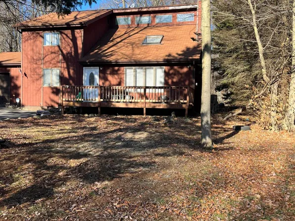 664 Glen Circle Dr, Tobyhanna, PA 18466
