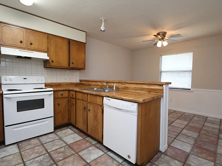 5250 Powrie Dr — Photo 2