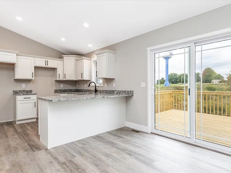 405 N Blake Ave — Photo 12