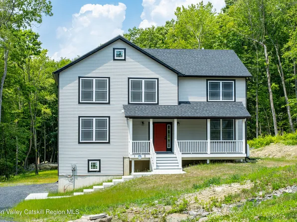 3 Calico Ways, Wallkill, NY 12589