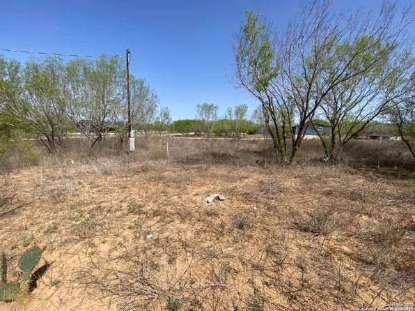 105 cr 2667 LOT 253, Devine, TX 78016